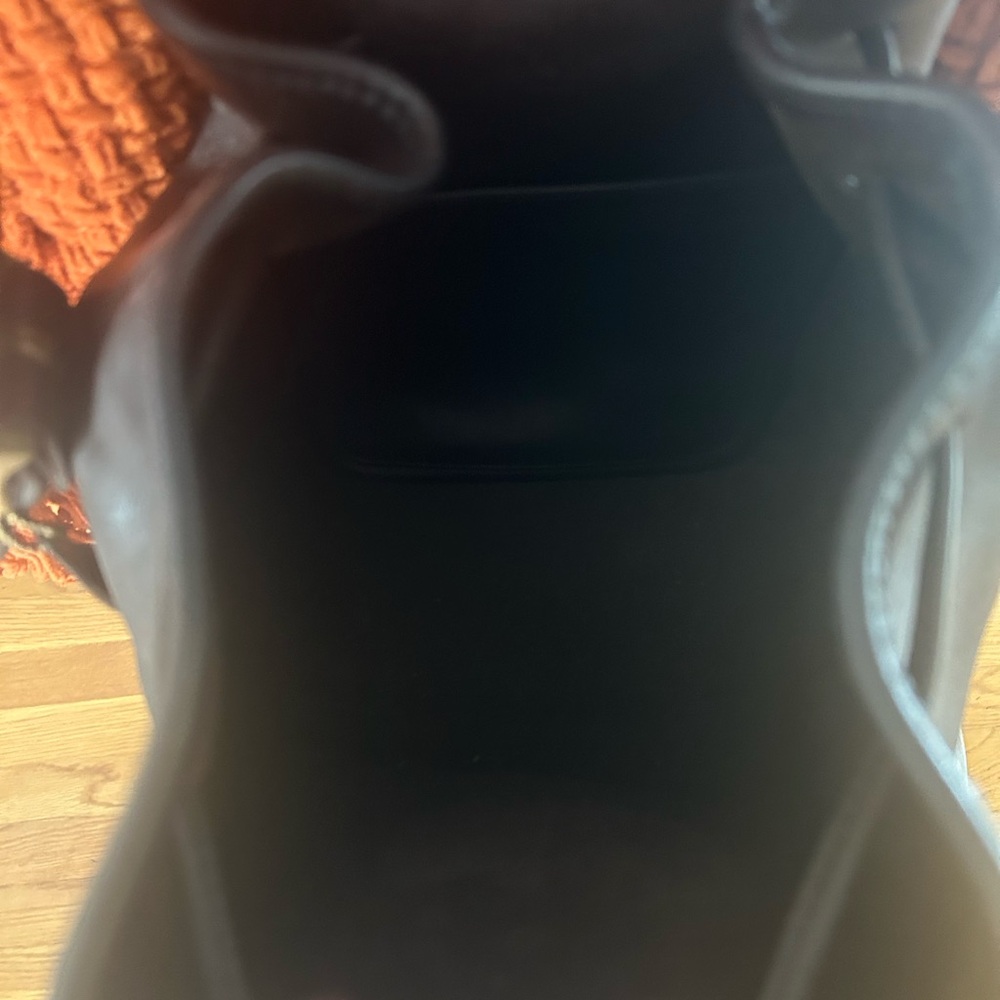 Elegant Brown Leather Bucket Bag - Picture 16 of 16